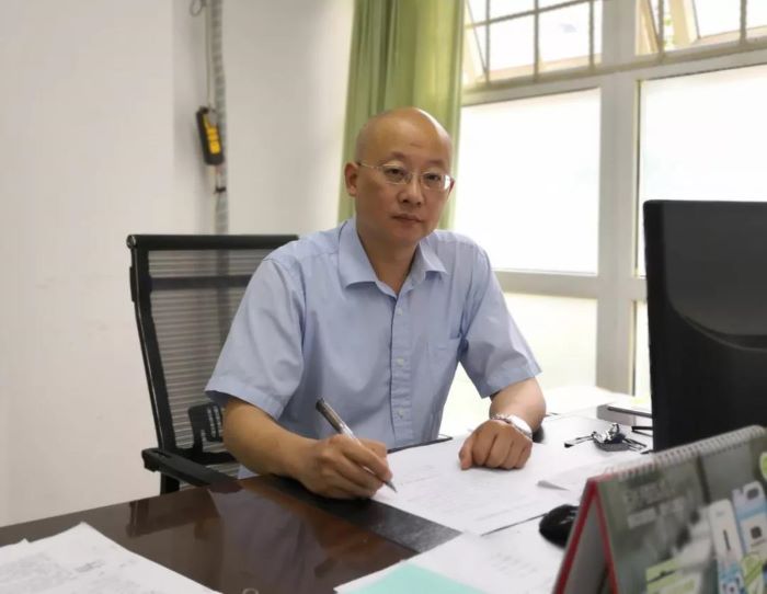 万象城平台后勤服务管理中心副主任 谢滨.jpg